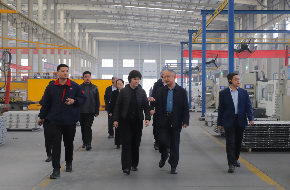 省工商聯(lián)黨組成員、秘書(shū)長(zhǎng)于玲一行來(lái)山東三星集團(tuán)調(diào)研