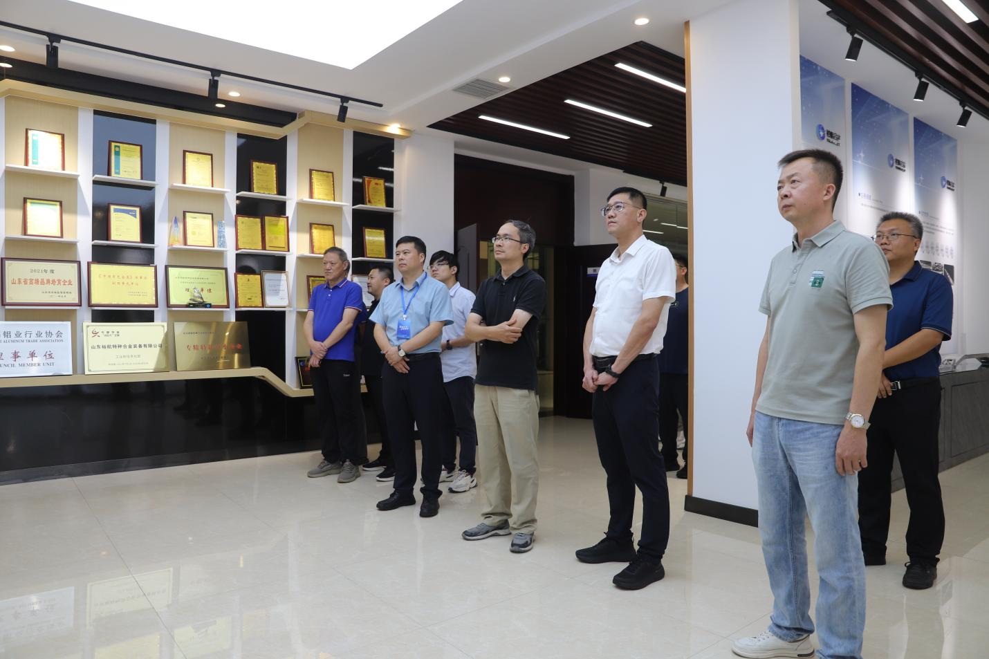 高端鋁材料產(chǎn)業(yè)創(chuàng)新服務(wù)團(tuán)、南京農(nóng)業(yè)大學(xué)調(diào)研組來(lái)山東三星集團(tuán)參觀調(diào)研