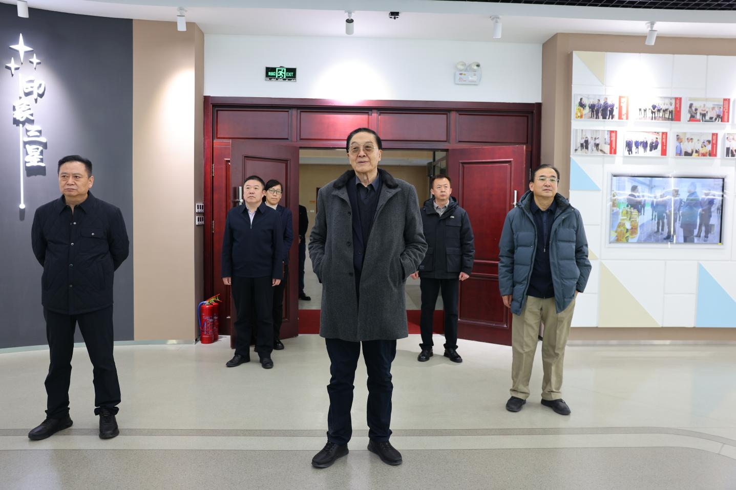 原衛(wèi)生部副部長(zhǎng)、中國(guó)保健協(xié)會(huì)榮譽(yù)理事長(zhǎng)張鳳樓一行來(lái)山東三星集團(tuán)調(diào)研指導(dǎo)