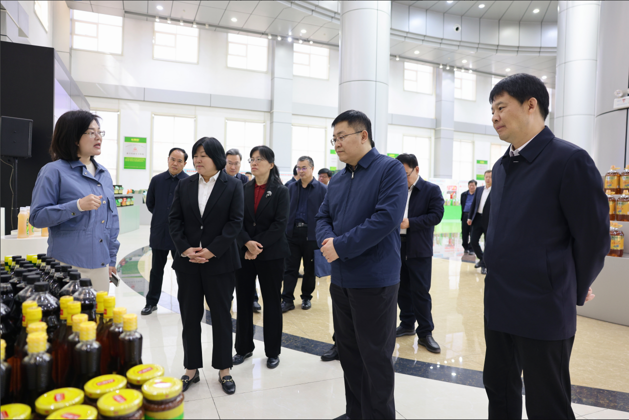 濱州市“首批國(guó)家互聯(lián)網(wǎng)信息辦公室網(wǎng)絡(luò)立法聯(lián)系點(diǎn)”建設(shè)推進(jìn)會(huì)議與會(huì)領(lǐng)導(dǎo)來山東三星集團(tuán)調(diào)研