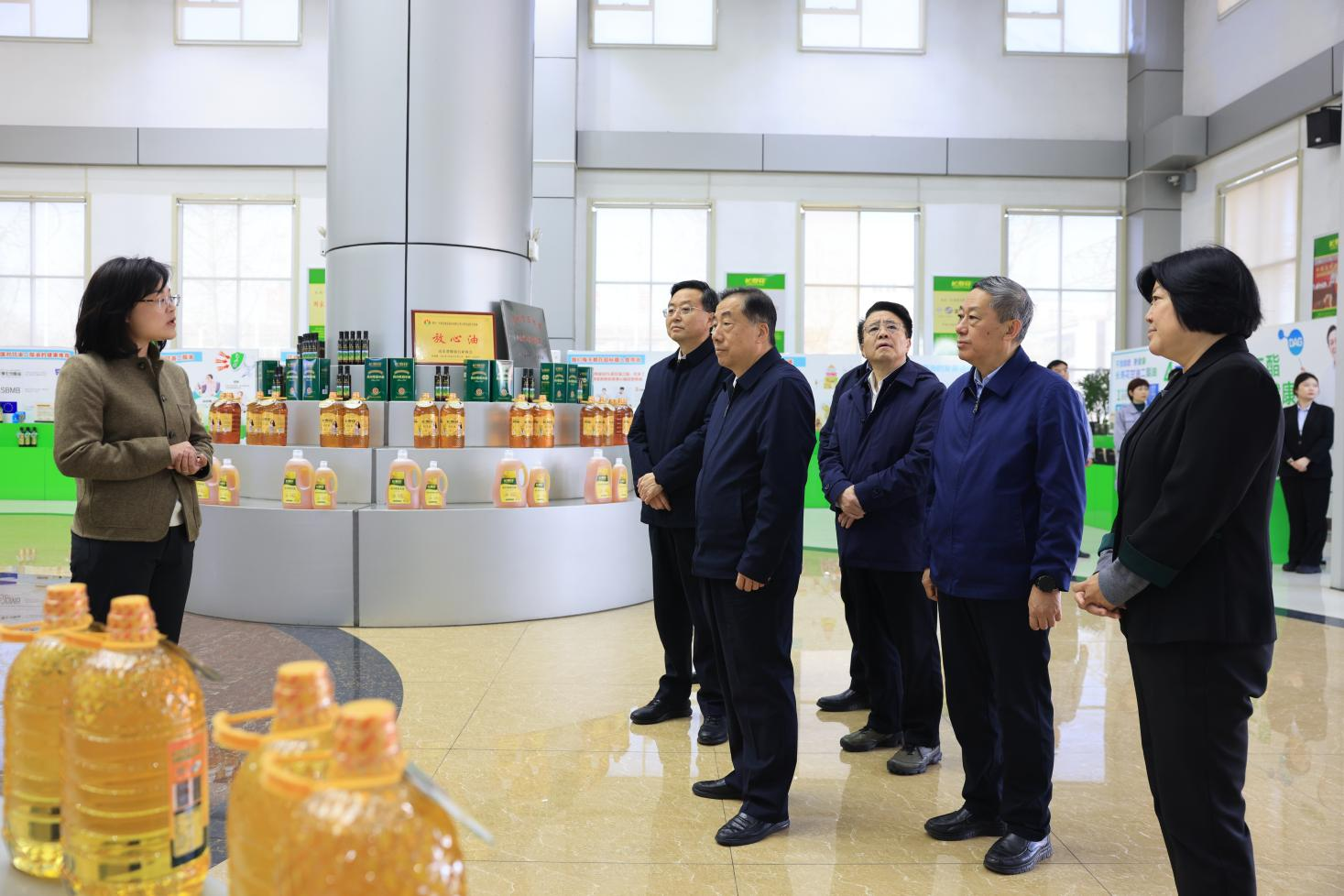 山東省人大常委會(huì)副主任、黨組副書(shū)記孫立成來(lái)山東三星集團(tuán)調(diào)研