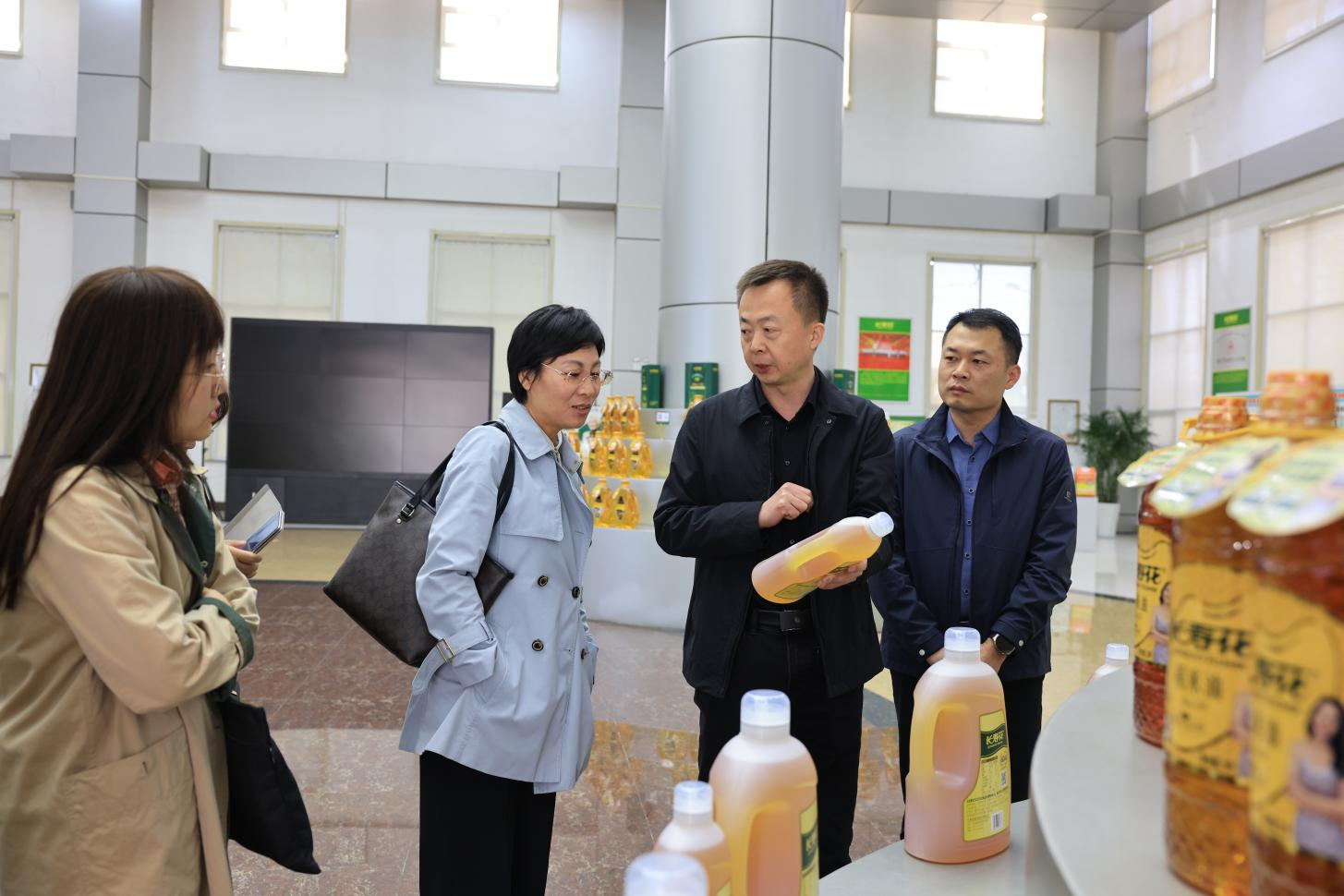 濱州市統(tǒng)計(jì)局、商務(wù)局聯(lián)合調(diào)研組來(lái)山東三星集團(tuán)調(diào)研