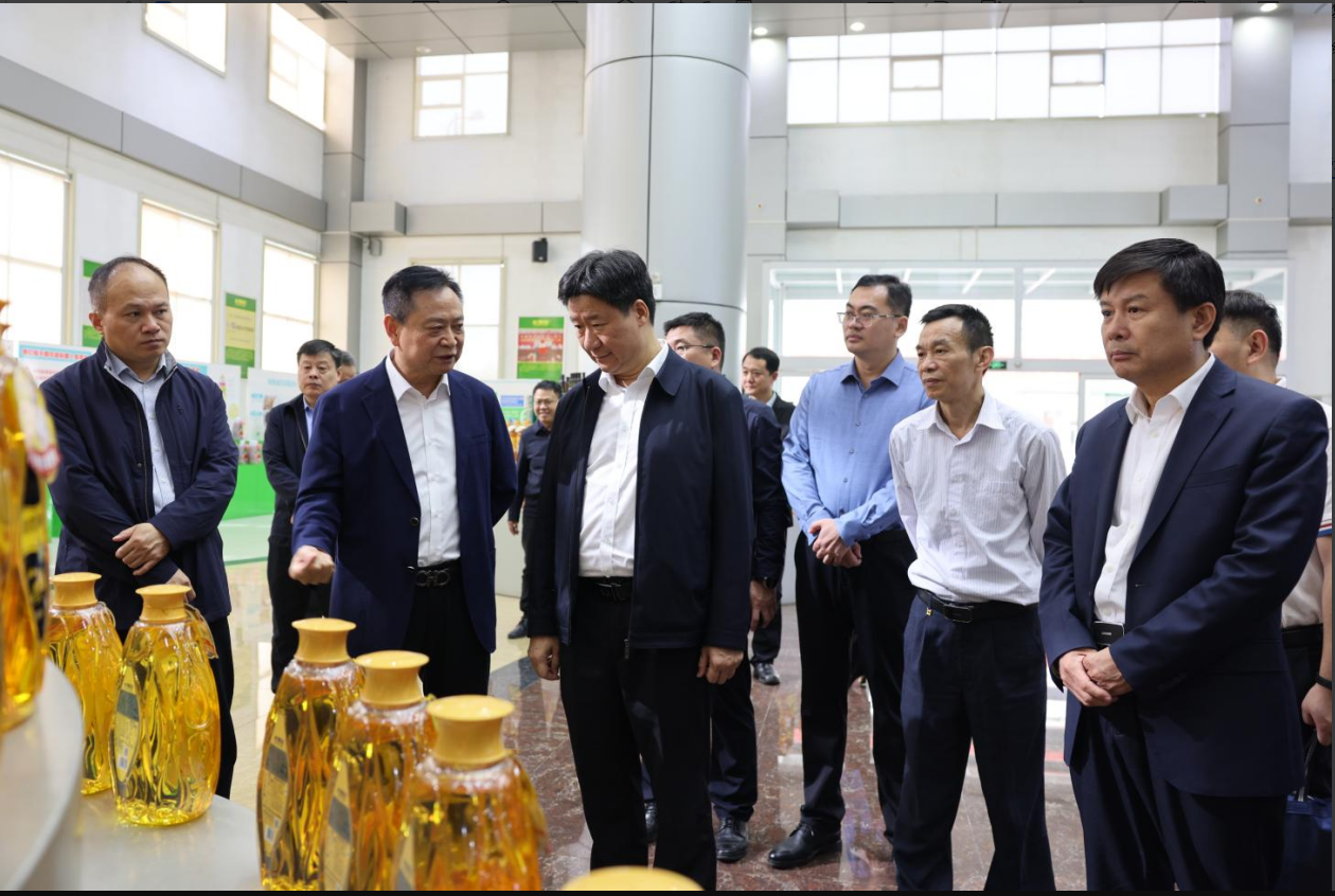 廣東省市場(chǎng)監(jiān)管局黨組成員、副局長(zhǎng)郭宇華一行來(lái)山東三星集團(tuán)調(diào)研