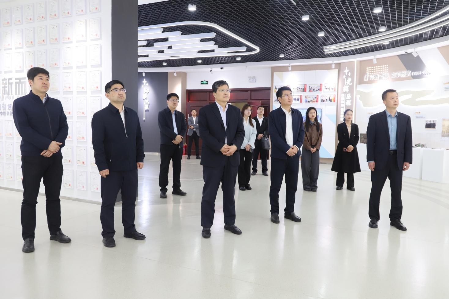 濱州市委市直機(jī)關(guān)工委副書記、三級調(diào)研員張榮堂帶隊(duì)來山東三星集團(tuán)調(diào)研