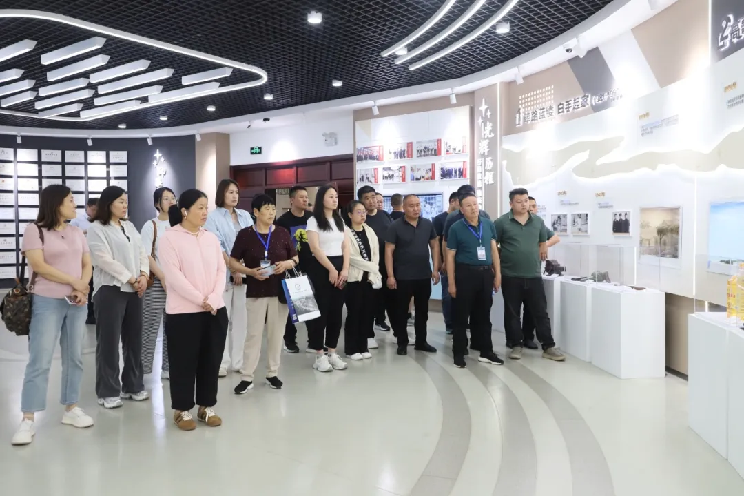 濱州北海經(jīng)濟(jì)開發(fā)區(qū)村（社區(qū)）黨組織書記、村（居）委會主任和村黨組織帶頭人后備力量示范培訓(xùn)班來山東三星集團(tuán)參觀學(xué)習(xí)