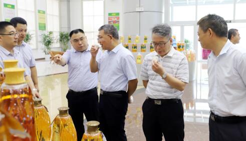 中國糧食經(jīng)濟(jì)雜志社社長、主編李福君來山東三星集團(tuán)調(diào)研