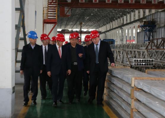 全市招商引資暨產(chǎn)業(yè)轉(zhuǎn)型升級(jí)示范推進(jìn)會(huì)與會(huì)人員來(lái)三星集團(tuán)實(shí)地觀(guān)摩