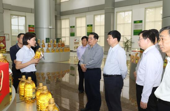 省政協(xié)副秘書長錢煥濤來三星集團調(diào)研