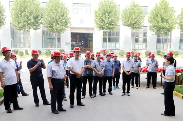 鄒平市黨外知識(shí)分子聯(lián)誼會(huì)成員來(lái)山東三星集團(tuán)觀(guān)摩